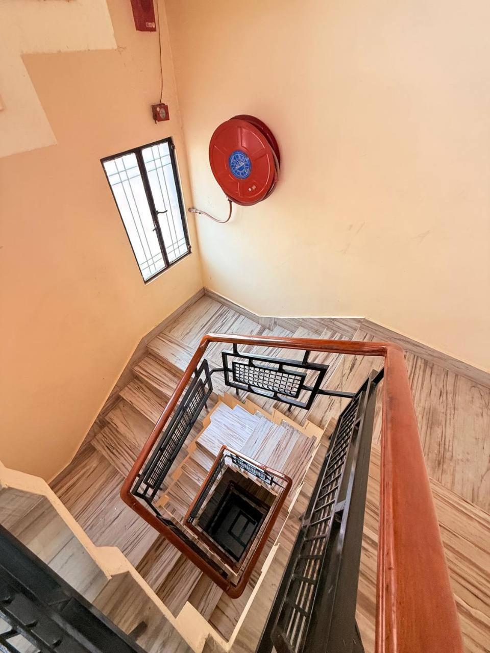 Shivam Hotel Varanasi - Near Kashi Vishwanath Temple With Parking And Lift Bagian luar foto