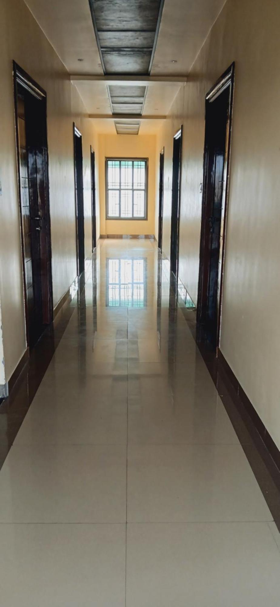 Shivam Hotel Varanasi - Near Kashi Vishwanath Temple With Parking And Lift Bagian luar foto