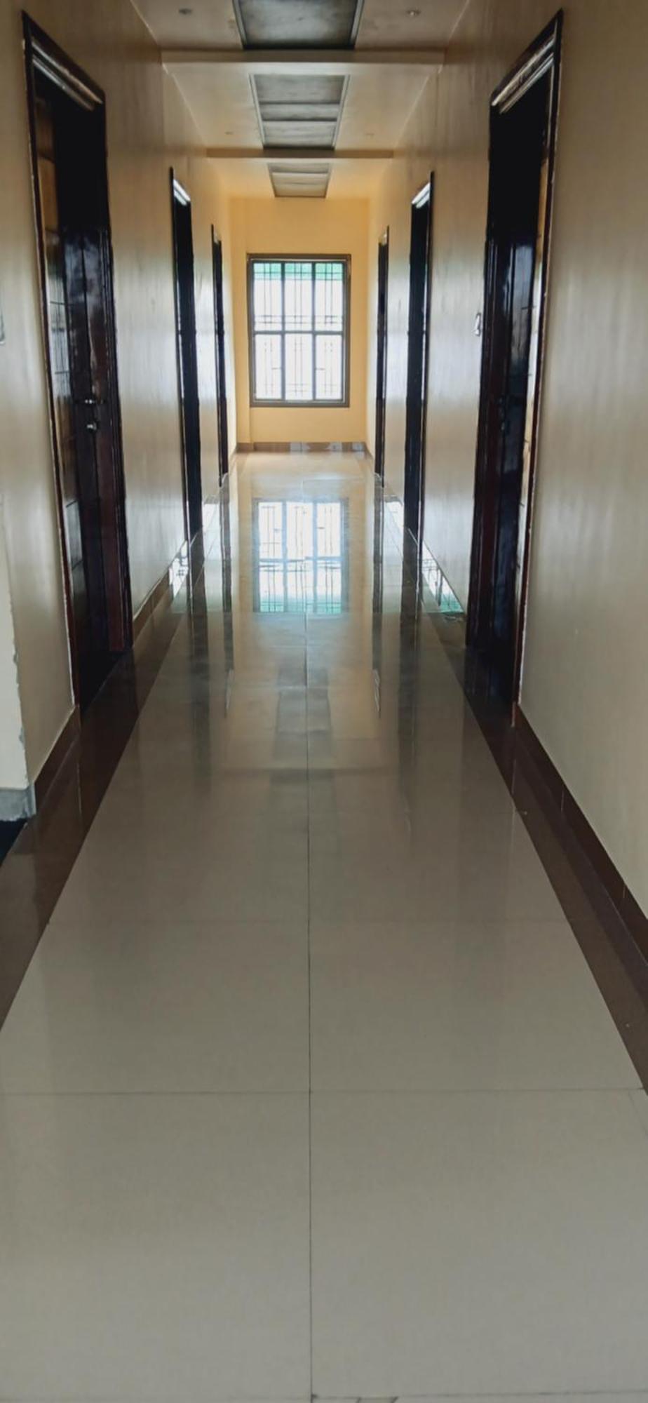 Shivam Hotel Varanasi - Near Kashi Vishwanath Temple With Parking And Lift Bagian luar foto